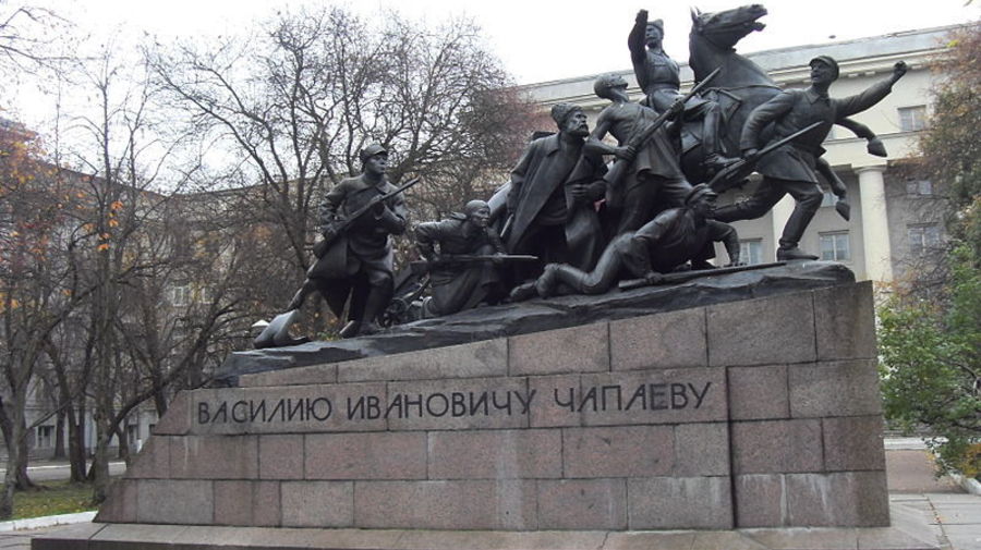 Памятник Чапаеву