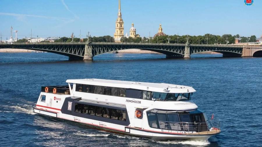Петербург пополнился новым электрическим судном