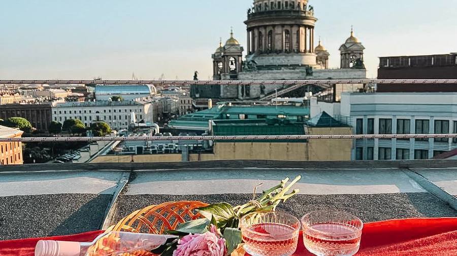 Крыша с видом на Исаакиевский собор