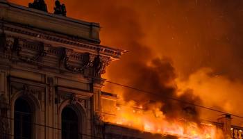 У Исаакия всю ночь тушили особняк Миллера