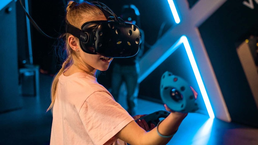 Клуб виртуальной реальности MIR VR в ТРК «Охта Молл»