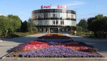 Петербург двадцать лет назад: «Блин Дональтс» в сквере Малые Гаванцы