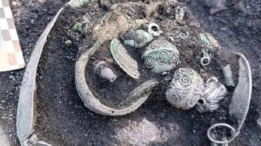 В Ленобласти нашли средневековый клад весом больше двух килограммов