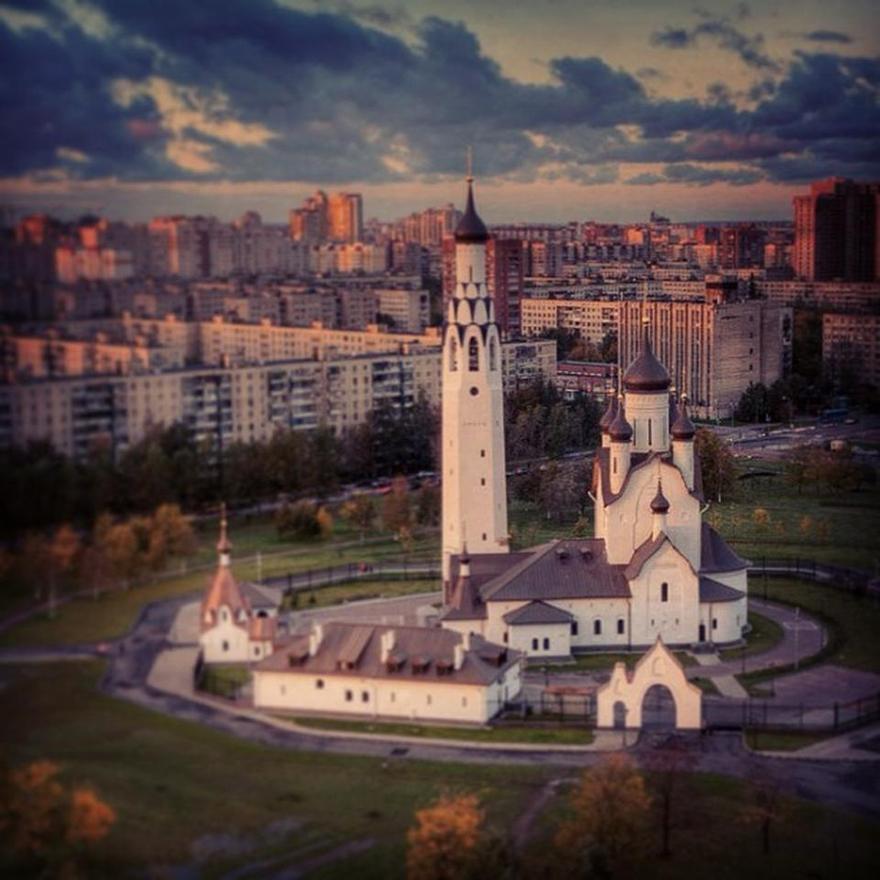 Веселый поселок спб. Церковь Святого первоверховного апостола Петра.Питер.. Санкт-Петербург Антонова Овсеенко Церковь. Храм Святого Петра в Санкт-Петербурге на Искровском. Церковь Петра апостола Санкт-Петербург Искровский проспект.