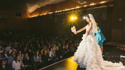 Спектакль «ПИЛА ВИНО И ХОХОТАЛА. БЕЛОЕ» — фото 9
