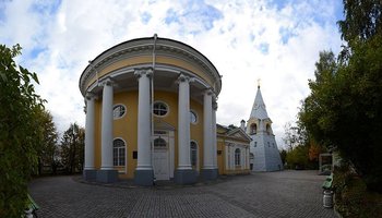 Откуда в Петербурге круглые церкви?