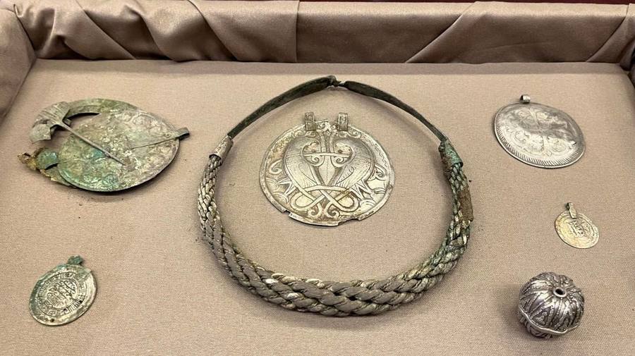 Серебряный клад из Ленобласти планируют показать в Кунсткамере