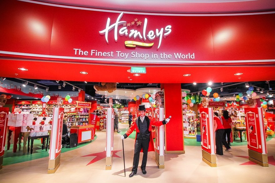 В Петербурге открывается первый английский магазин игрушек Hamleys