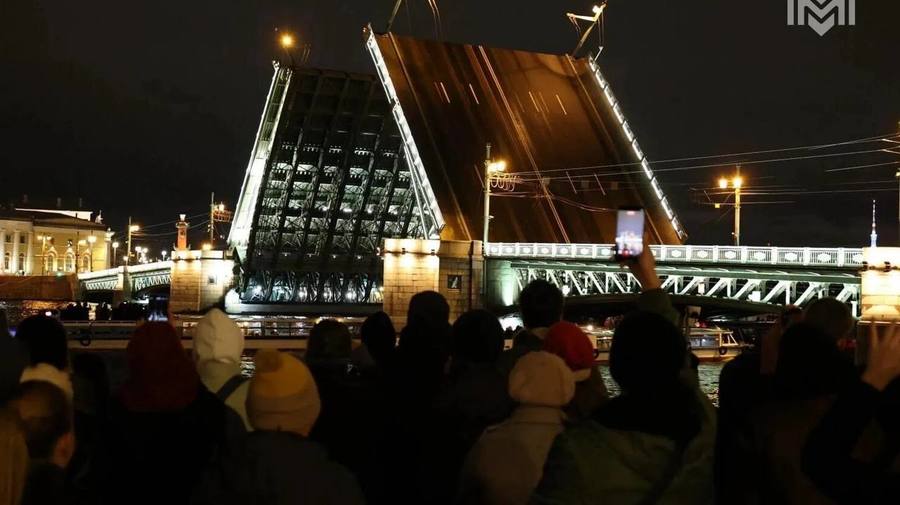 В ночь с 16 на 17 октября в Петербурге в последний раз в этом сезоне прозвучат «Поющие мосты»