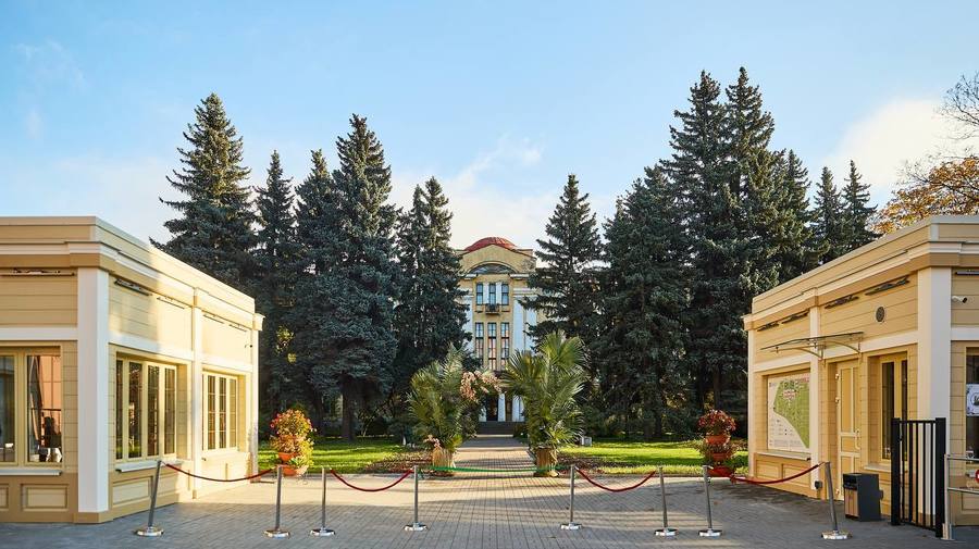 В Ботанический сад теперь можно войти со стороны Карповки