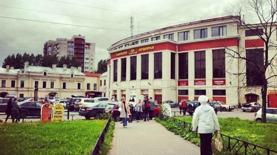 Книжная ярмарка в ДК имени Крупской