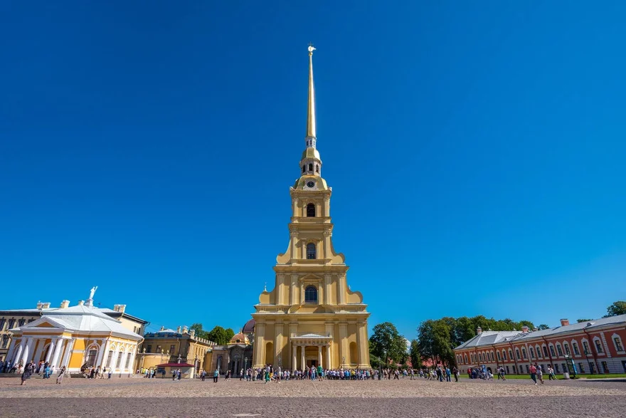 Обзорная экскурсия по Петербургу с экскурсией по…