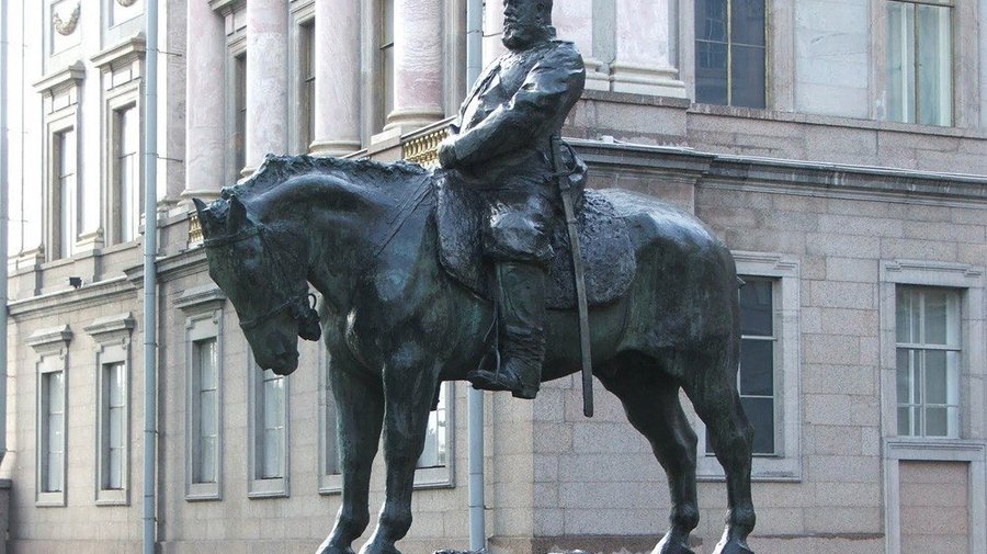 Памятник Александру III
