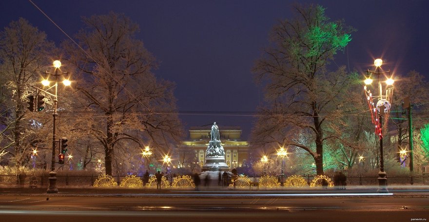Площадь Островского