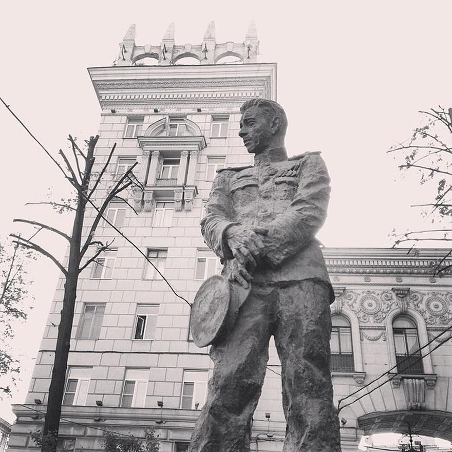 Памятник Маринеско