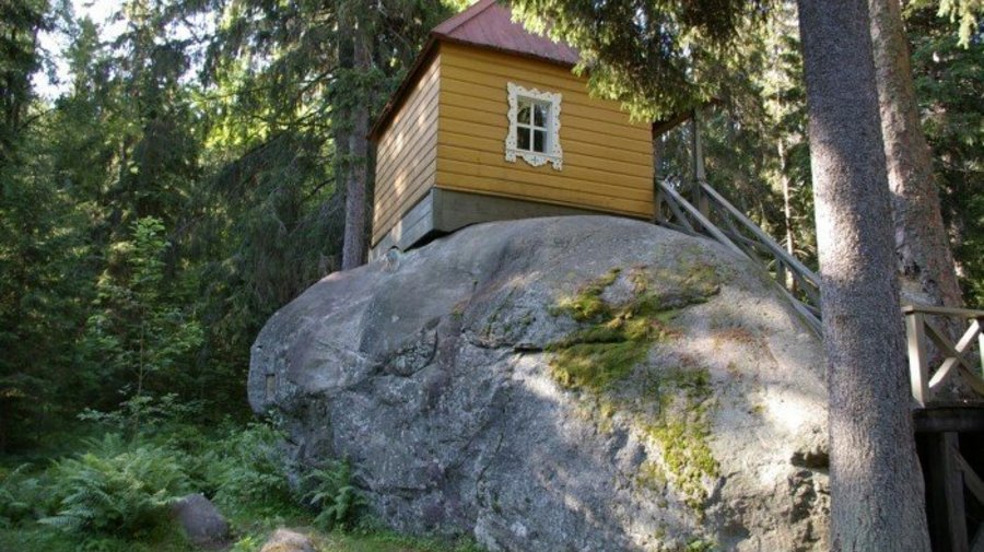 Конь-камень - это далеко не самый интересный и самый древний объект рядом с Петербургом (источник фото: web-kapiche.ru)