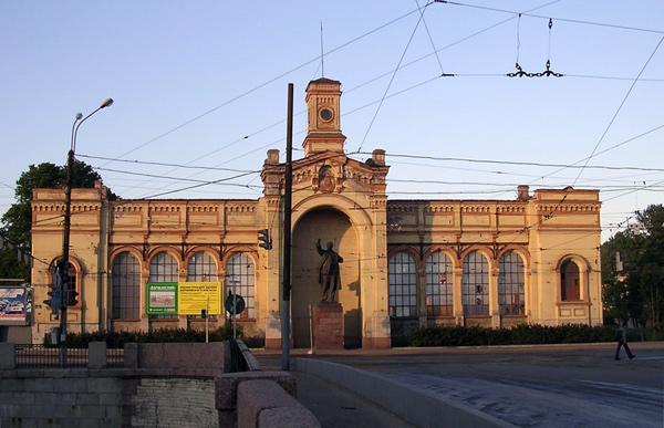 Памятник Ленину убрали после реконструкции (citywalls.ru)