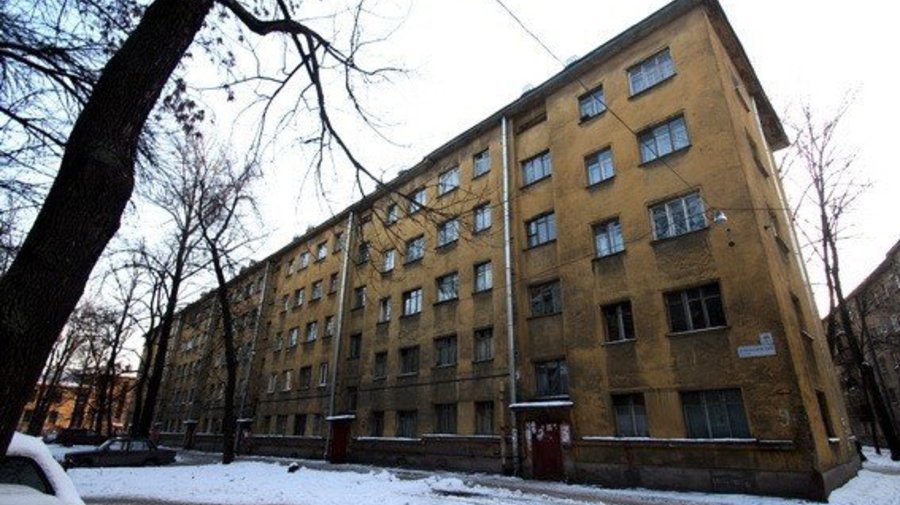 Хотя Кондратьевский жилмассив включили в список объектов культурного наследия, он находится в ужасном состоянии и медленно разрушается (источник фото: karpovka.net)