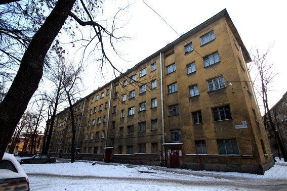 Хотя Кондратьевский жилмассив включили в список объектов культурного наследия, он находится в ужасном состоянии и медленно разрушается (источник фото: karpovka.net)