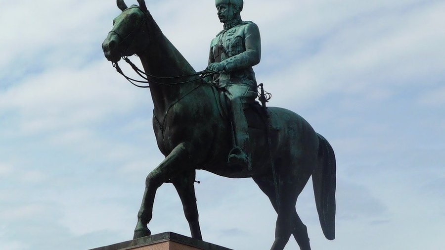 Памятник Карлу Маннергейму