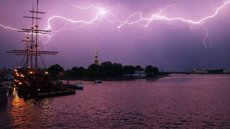 В Петербург придут ливни с грозами