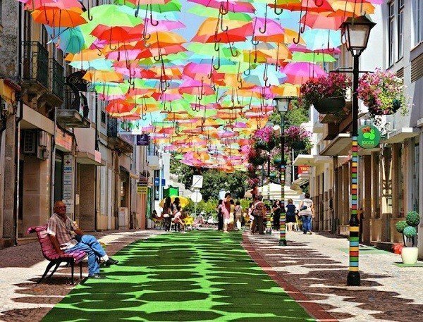 В Петербурге появится улица летающих зонтиков