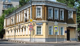Провинциальный уголок в столице: деревянный дом на Новокузнецкой 