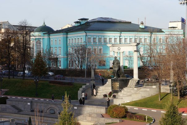 Пешеходная экскурсия от Галереи Ильи Глазунова