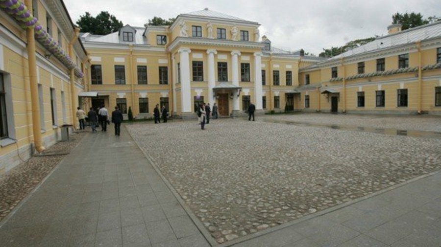 Дворец Бобринских