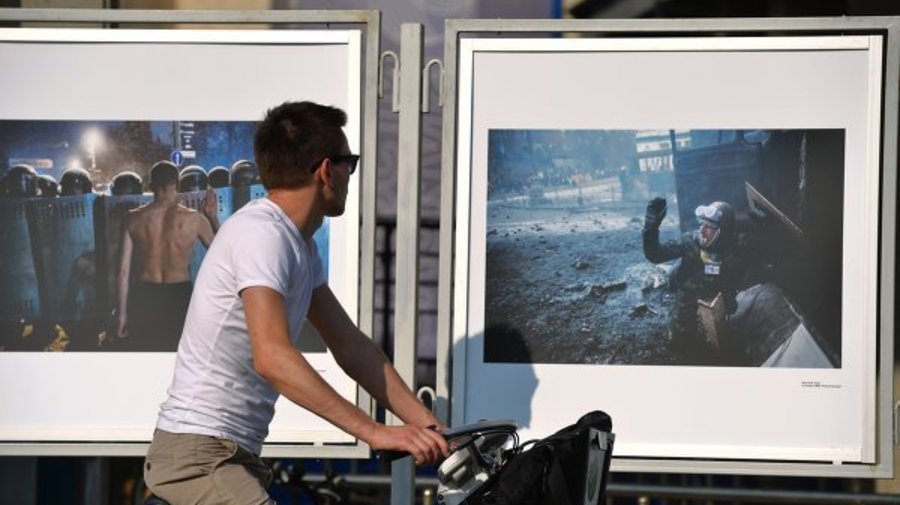 Выставка памяти фотокорреспондента Андрея Стенина около здания МИА «Россия сегодня»