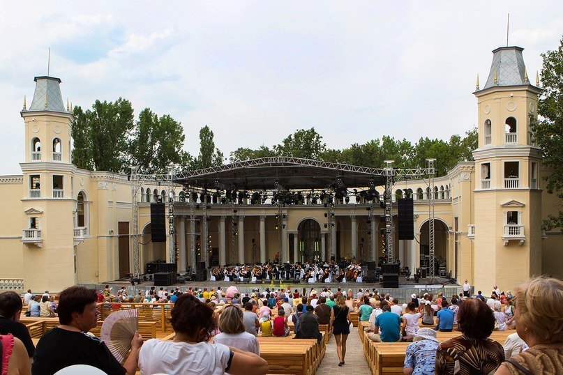  Лучшие солисты оперной сцены в Зеленом театре 