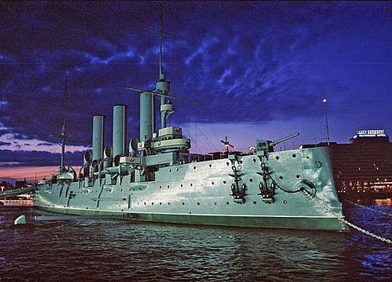 Петербуржцы увидят крейсер «Аврора», бороздящий просторы Невы