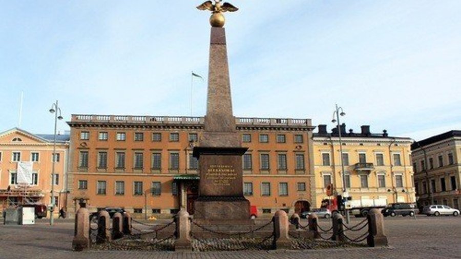Обелиск в честь императрицы Александры