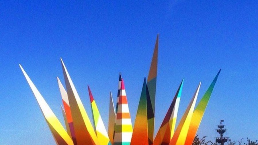 Трёхметровая скульптура от испанского художника появилась на Крымской набережной