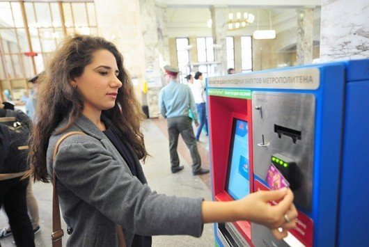 В кассах метро начнут принимать банковские карты