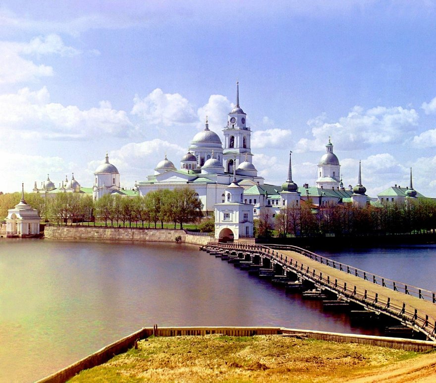 Нило-Столобенская пустынь на озере Селигер