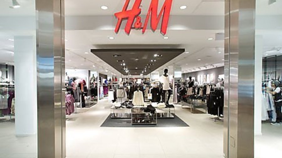 В магазинах H&M стартовала сезонная распродажа со скидками до 70%
