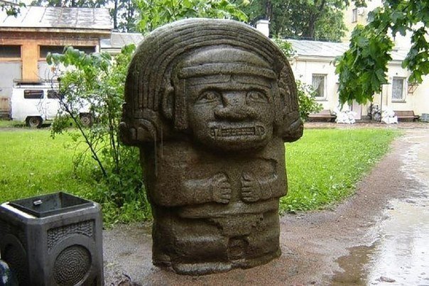 «Двор идолов»