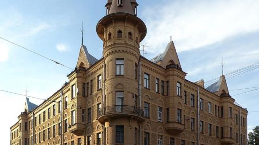 7 сказочных башен Петербурга и окрестностей