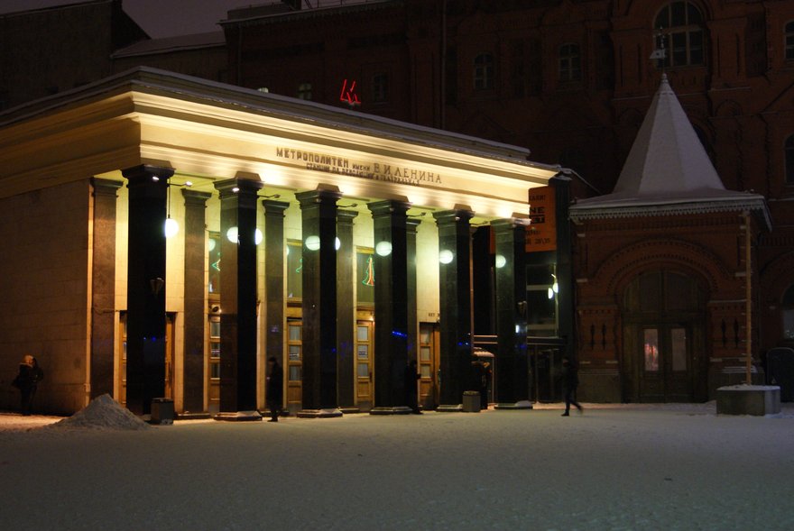 Станции «Площадь Революции», «Арбатская» и «Смоленская» будут закрыты 22 ноября