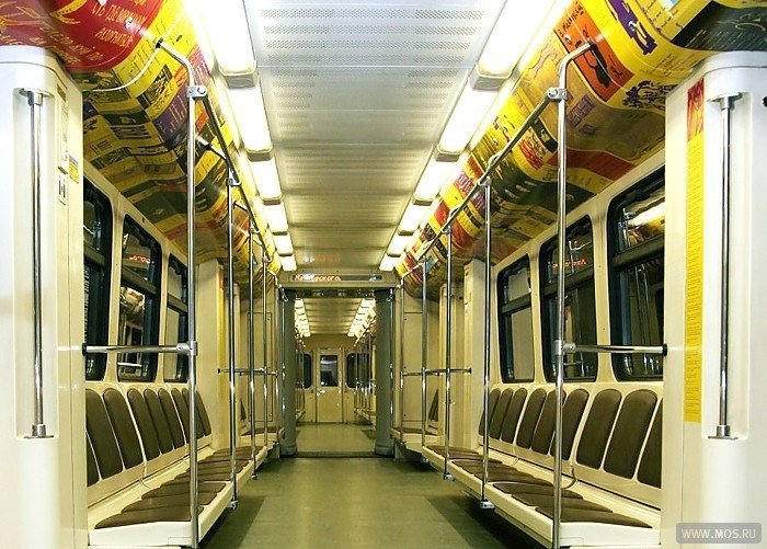 Поезд «Поэзия в метро» курсирует в метро с новой экспозицией