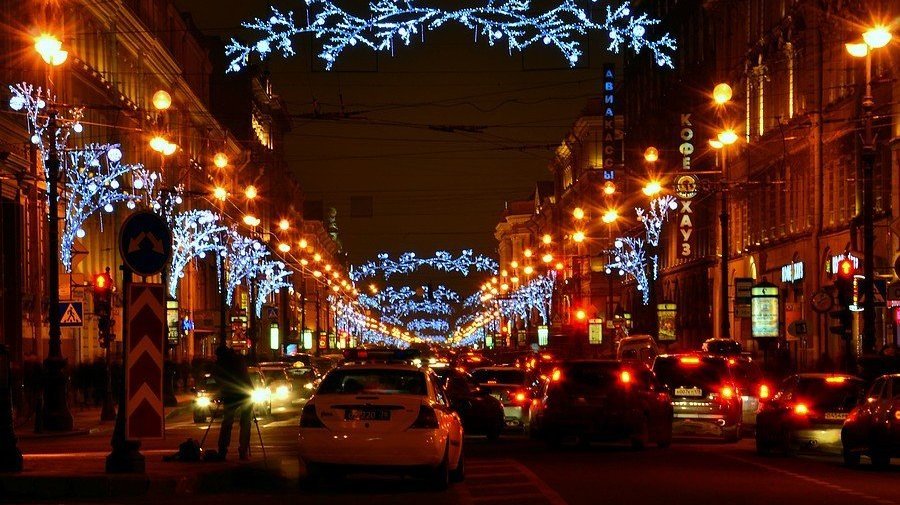 Новогодние огни зажгутся в Петербурге к середине декабря