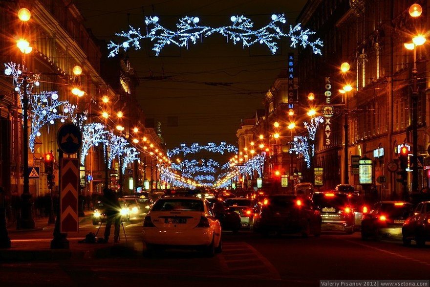 Новогодние огни зажгутся в Петербурге к середине декабря