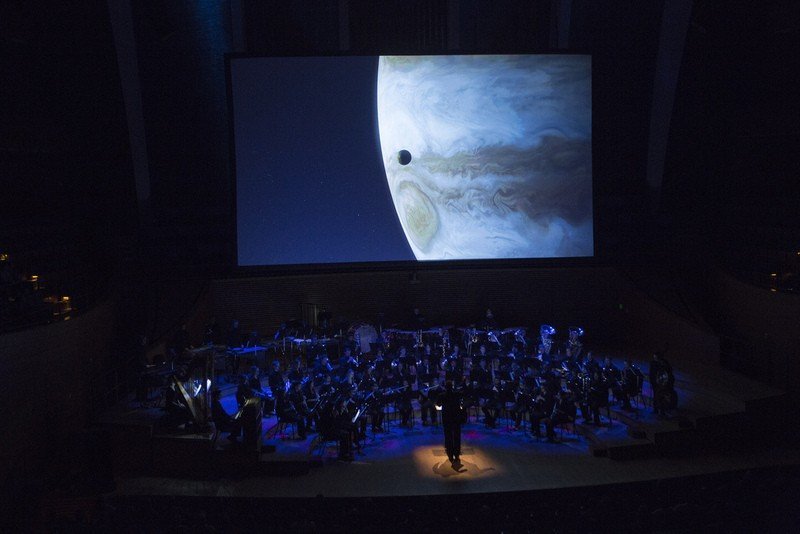 Холст — «Планеты» с демонстрацией фильма «The Planets an HD Odyssey»