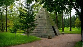 Пирамида в Екатерининском парке