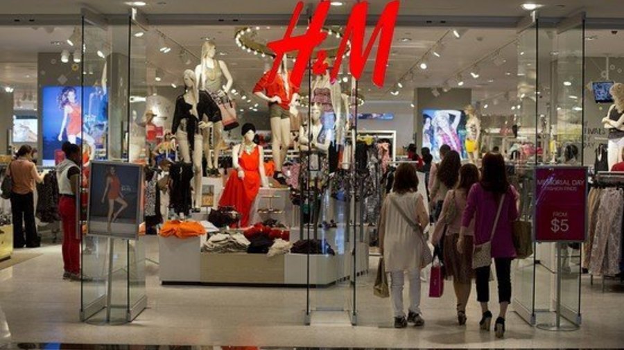 В H&M началась новогодняя распродажа со скидками до 50%