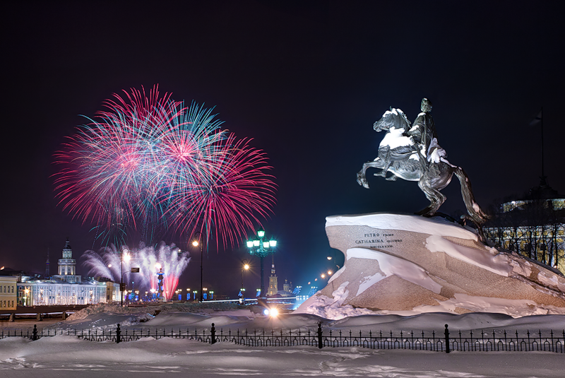 Новогодняя ночь в Петербурге будет снежной и морозной