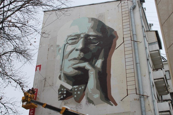 На «Бауманской» появился гигантский портрет Станиславского