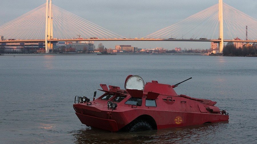 В Петербурге можно прокатиться на такси-бронетранспортере