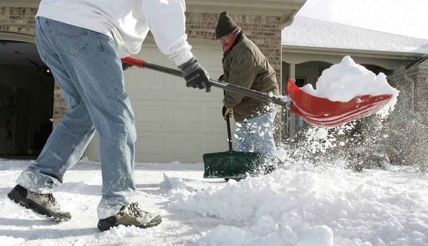 Вице-губернатор Петербурга посоветовал горожанам убирать снег самостоятельно